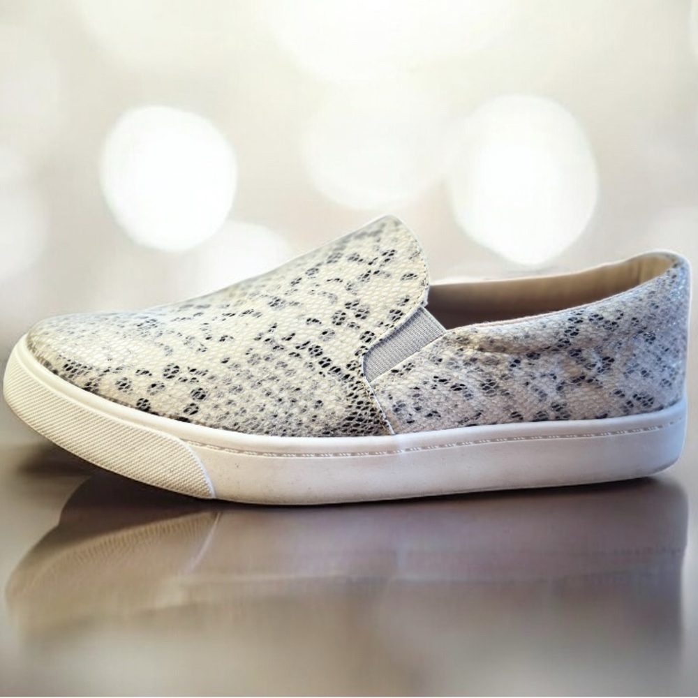 Soda Reign Python Print Slip-On Sneakers Sz 9 Beige Snakeskin Casual Flats